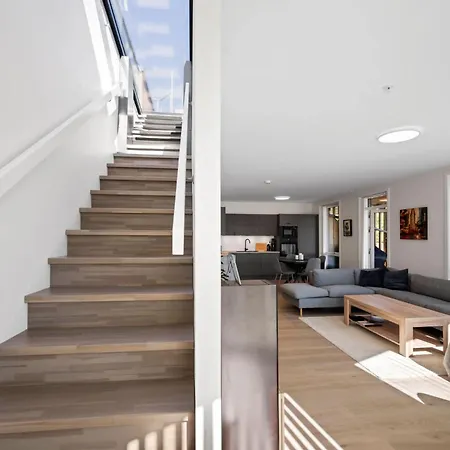 Penthouse With Rooftop Terrace & Balcony Апартаменты *