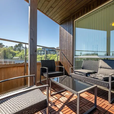 Penthouse With Rooftop Terrace & Balcony Апартаменты *