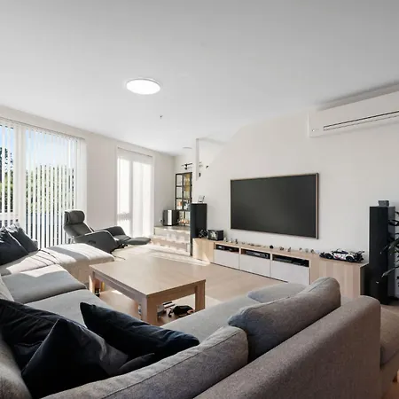 Апартаменты Penthouse With Rooftop Terrace & Balcony