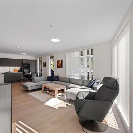 Penthouse With Rooftop Terrace & Balcony Апартаменты *